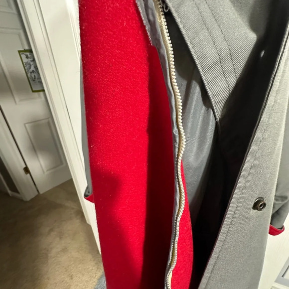 Vintage Braefair for Lord & Taylor gray trench coat with red interior/trim. Sz 4 - Picture 8 of 13